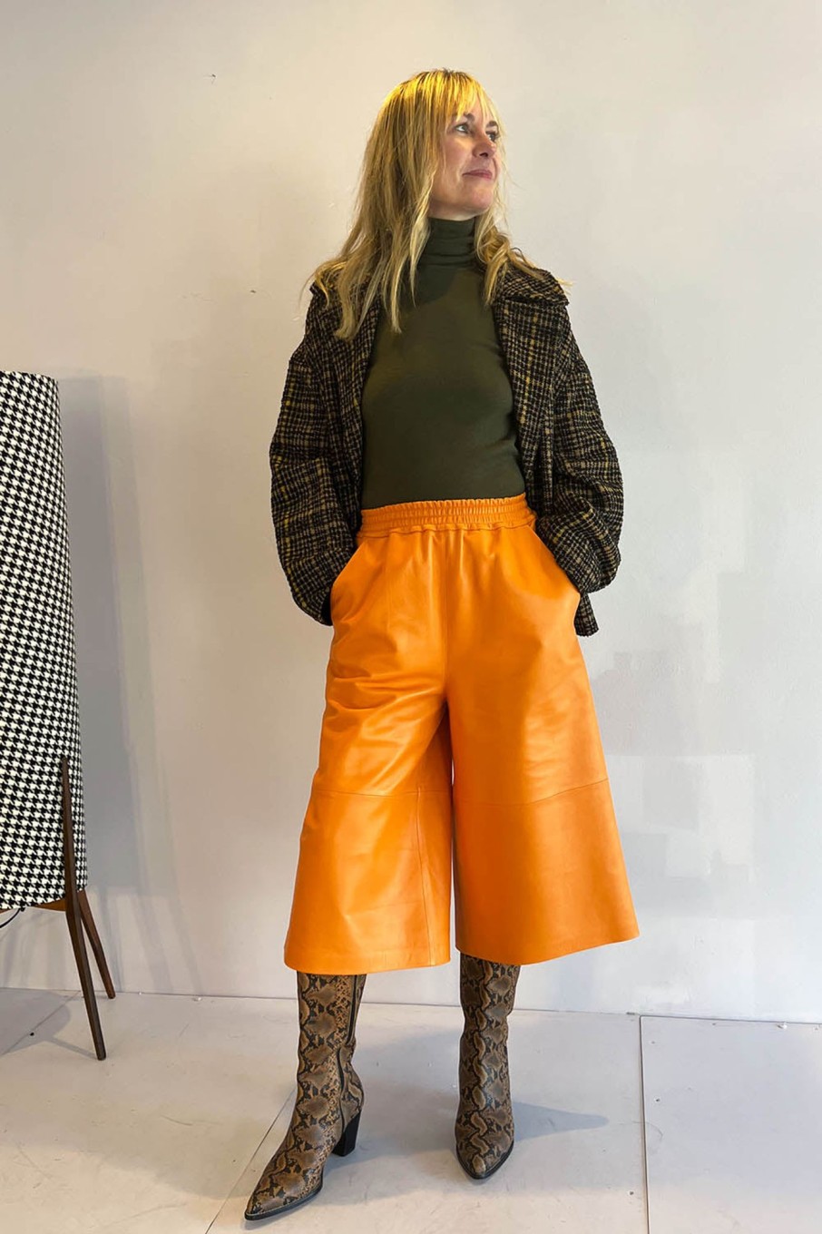 Women 1972 Desa Pants & Shorts | 1972 Desa-Leather Shorts: Apricot