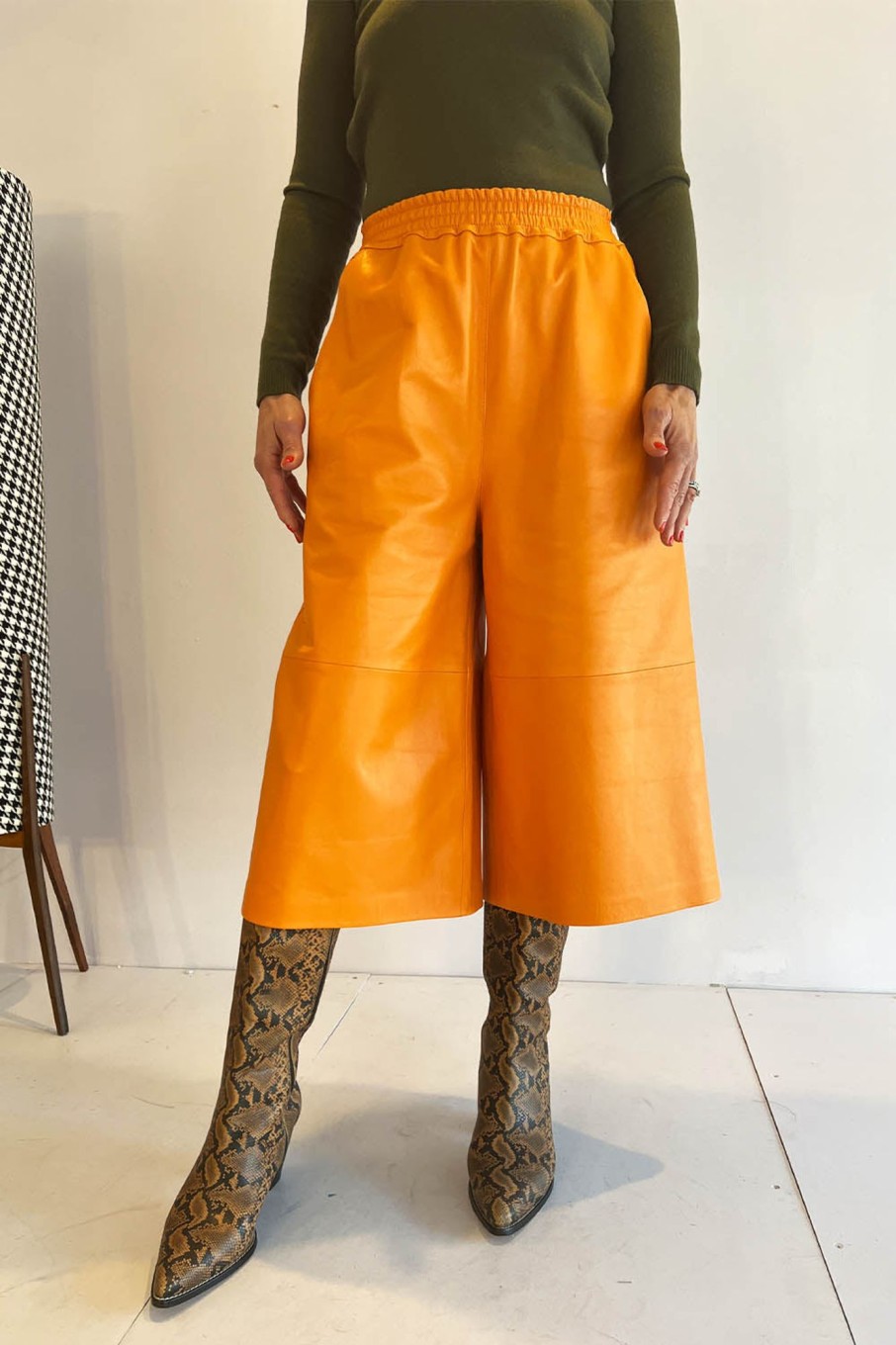 Women 1972 Desa Pants & Shorts | 1972 Desa-Leather Shorts: Apricot